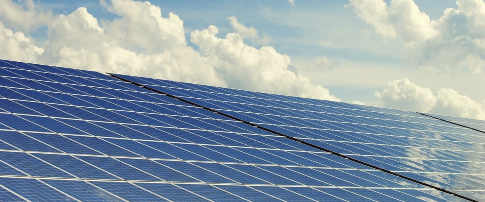 How many solar panels are needed for a 2000 sq ft house?